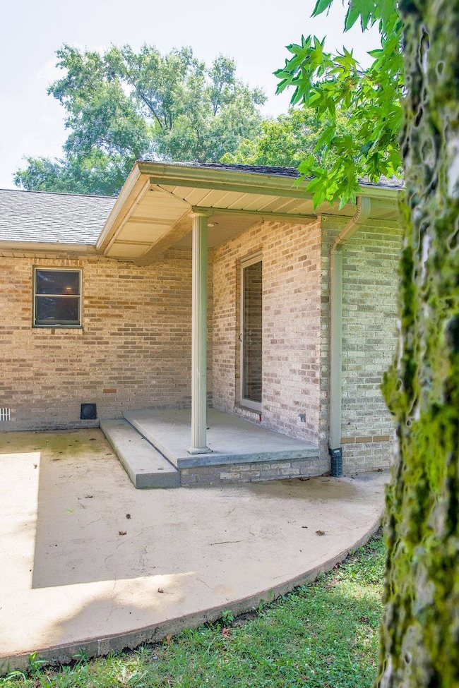 614 Montgomery Cir, Carmi, IL 62821 - photo 7