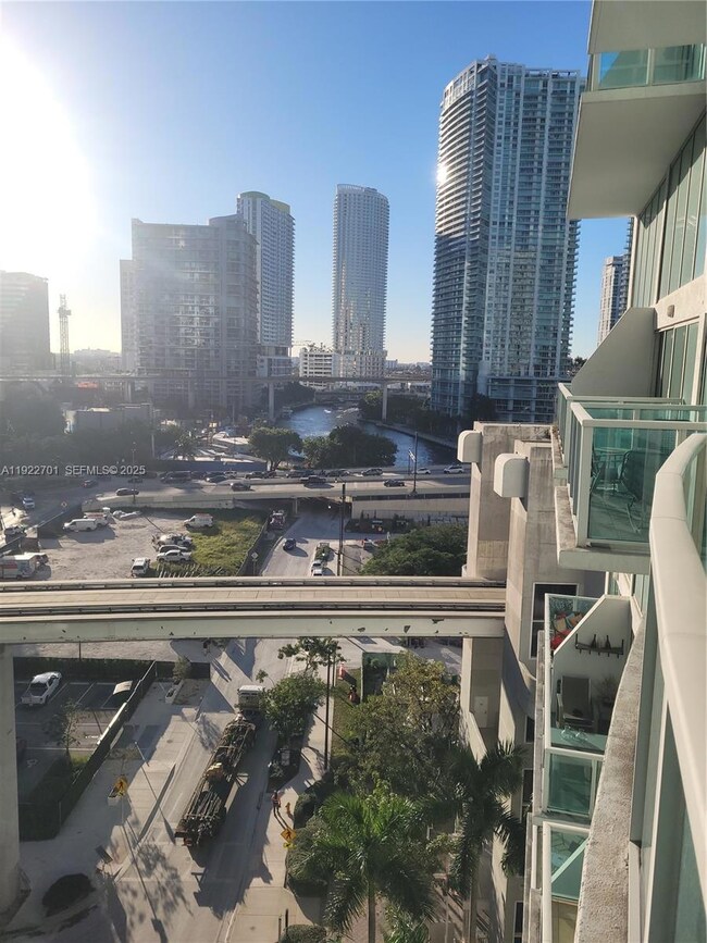 Brickell On The River unit 710, Miami, FL 33131 - photo 4