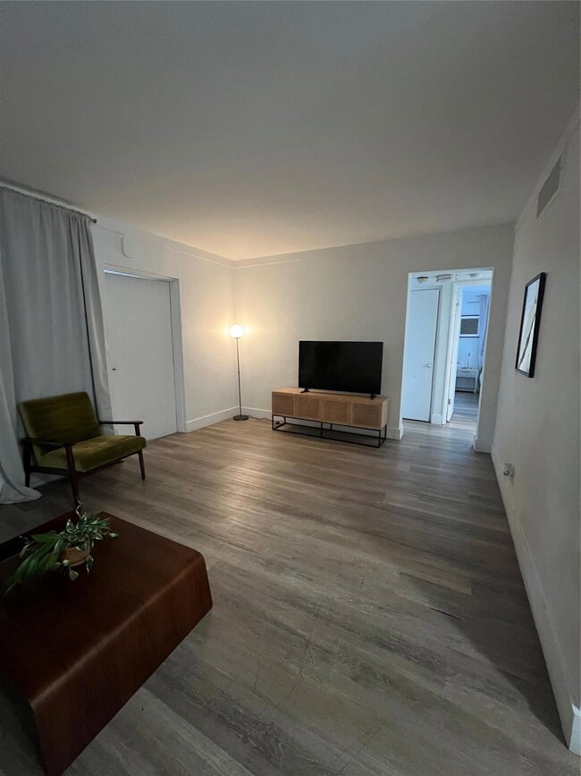 2100 NE 33rd Ave unit 2/1 A, Fort Lauderdale, FL 33305 - photo 5