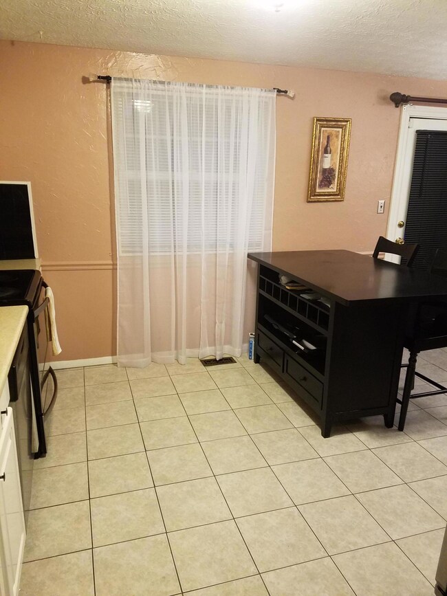 1224 Kriswood Ln, Columbus, OH 43228 - photo 6