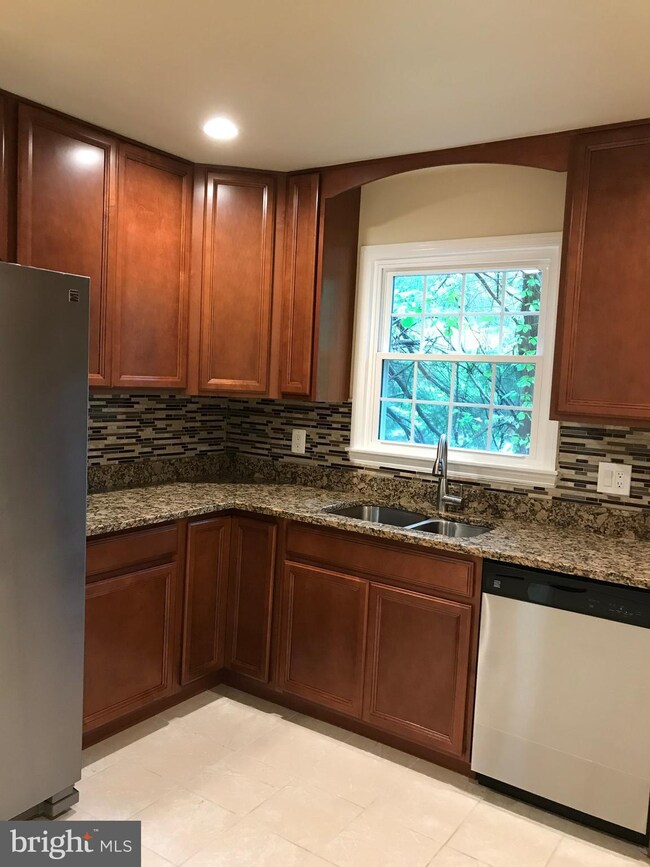 5806 Silchester St, Burke, VA 22015 - photo 6