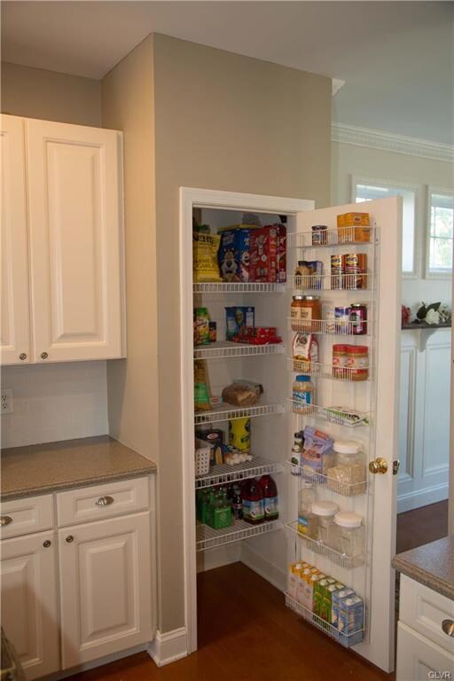 845 Garden Ct, Easton, PA 18040 - photo 3