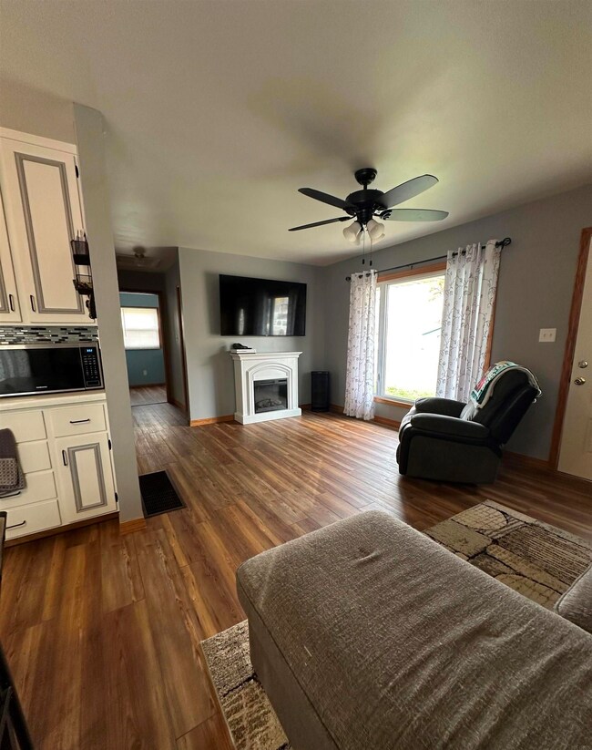 405 Candlewick Rd, Waterloo, IA 50703 - photo 4