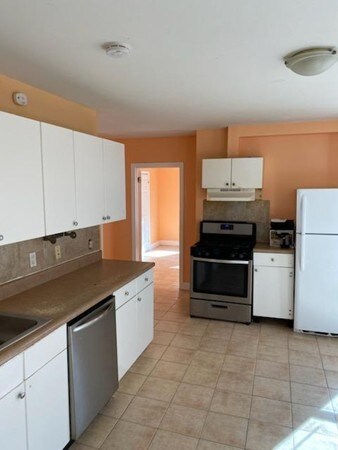 162 Canterbury St unit 2, Worcester, MA 01603 - photo 2