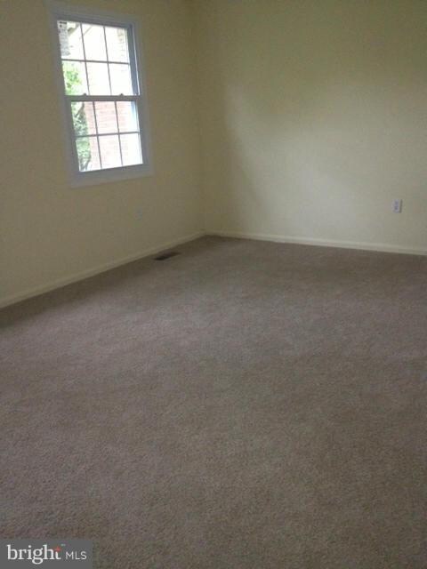 8136 Sleepy View Ln, Springfield, VA 22153 - photo 4