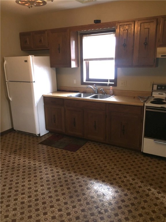 5 Gough Ave unit 4, West Warwick, RI 02893 - photo 2