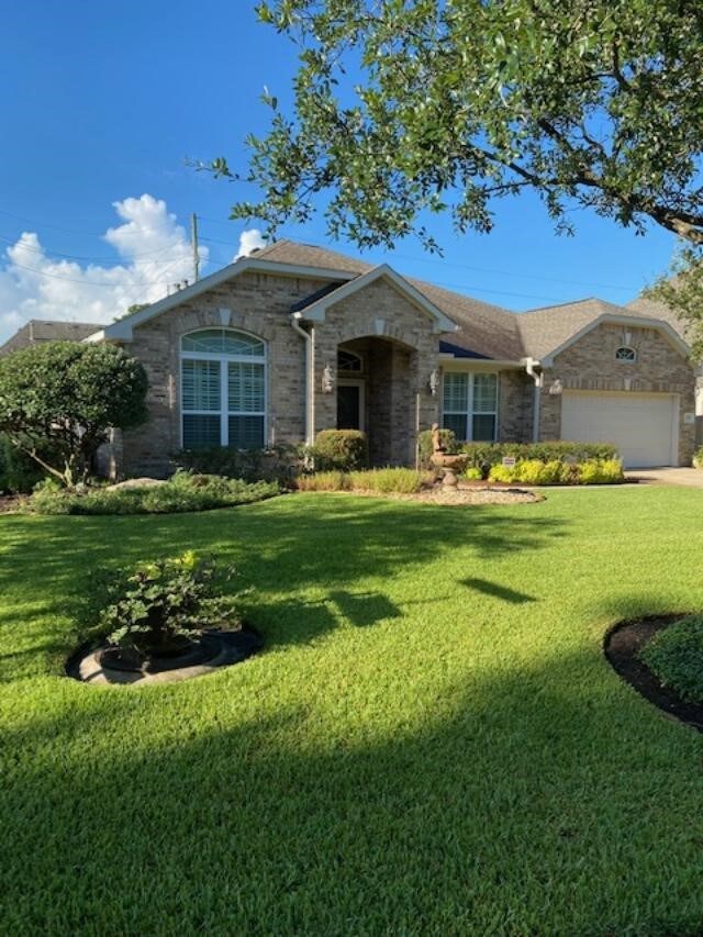 Fabulous corner lot.
10 Zone sprinkler that can be ran on an App.