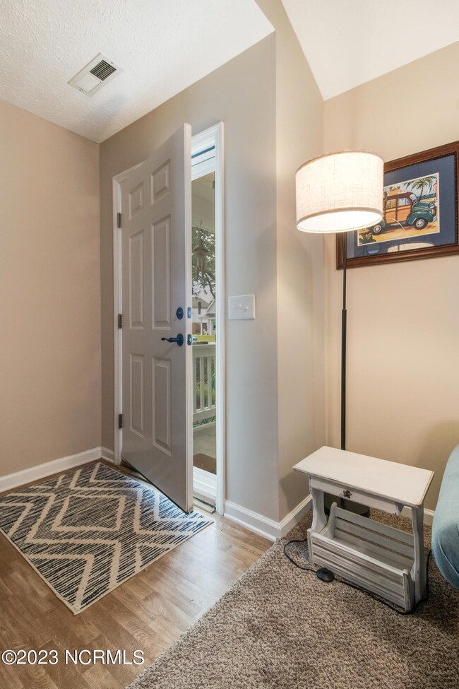 124 NE 10th-6