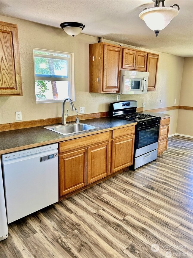 8925 Pepperidge Ln SE, Yelm, WA 98597 - photo 7