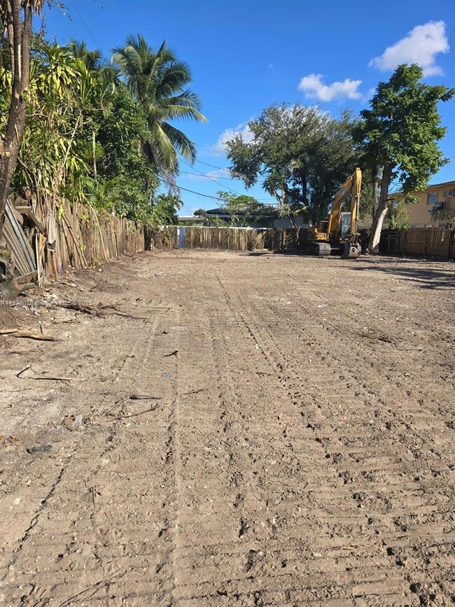 951 NW 37th Ave, Miami, FL 33125 - photo 4