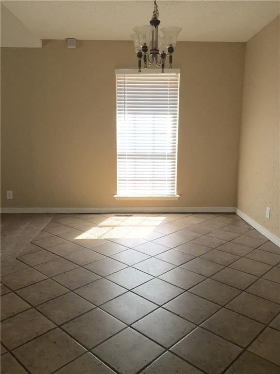 800 Lapwing Rd, Edmond, OK 73003 - photo 4