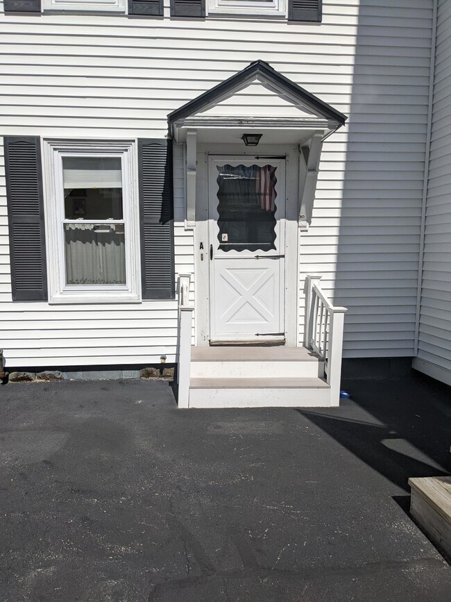 431 NE A entrance
