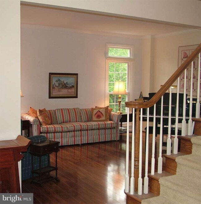 8949 Cross Chase Cir, Lorton, VA 22079 - photo 3