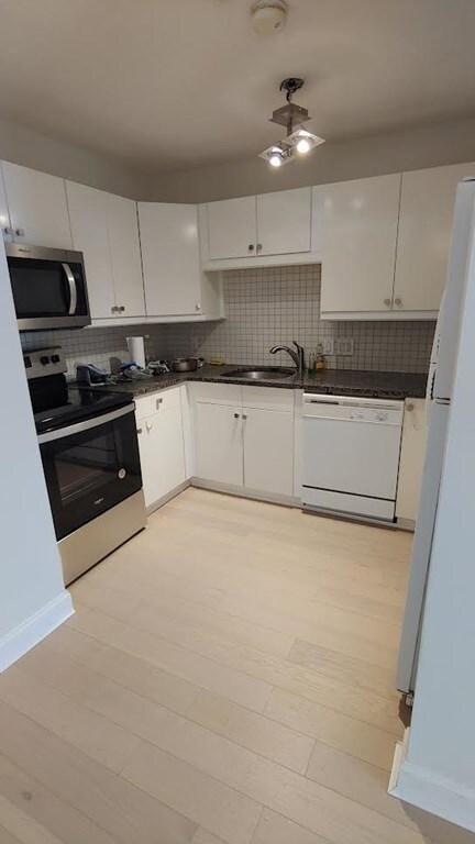 383 Langley Rd unit 8, Newton Center, MA 02459 - photo 2