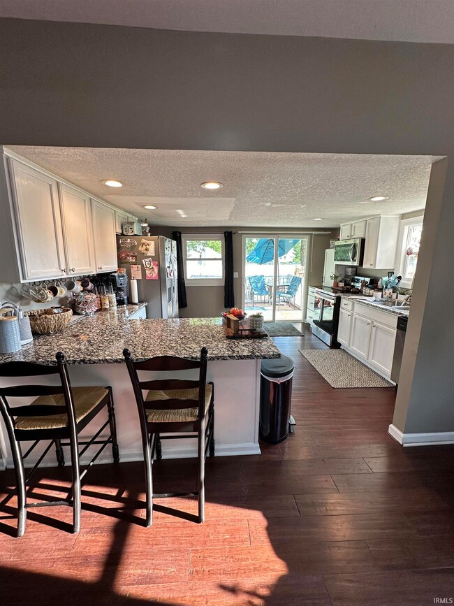 619 Douglas St, Auburn, IN 46706 - photo 6