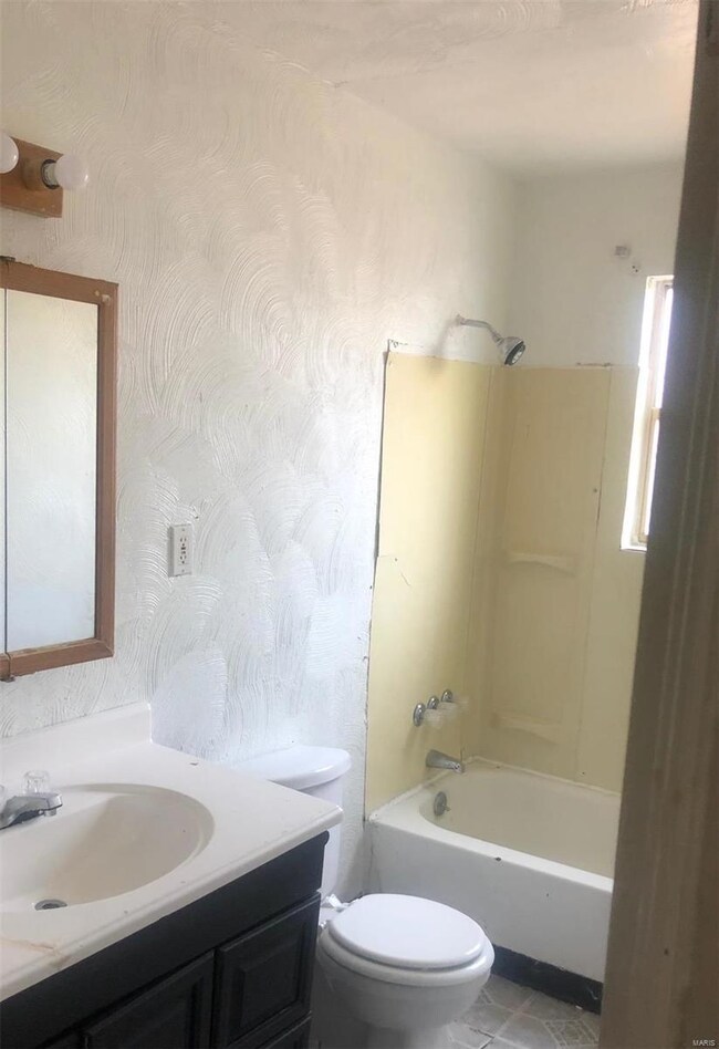 4455 Penrose St, Saint Louis, MO 63115 - photo 3