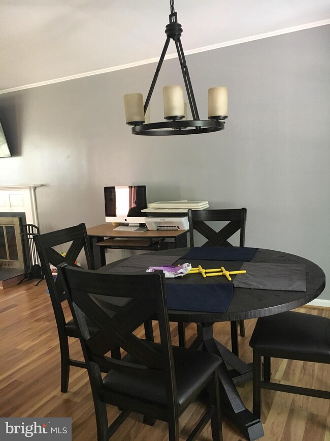 5819 Victor Dr, Sykesville, MD 21784 - photo 4