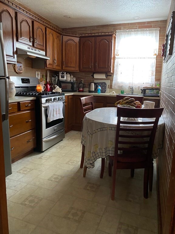 421 Alden St, Fall River, MA 02723 - photo 5