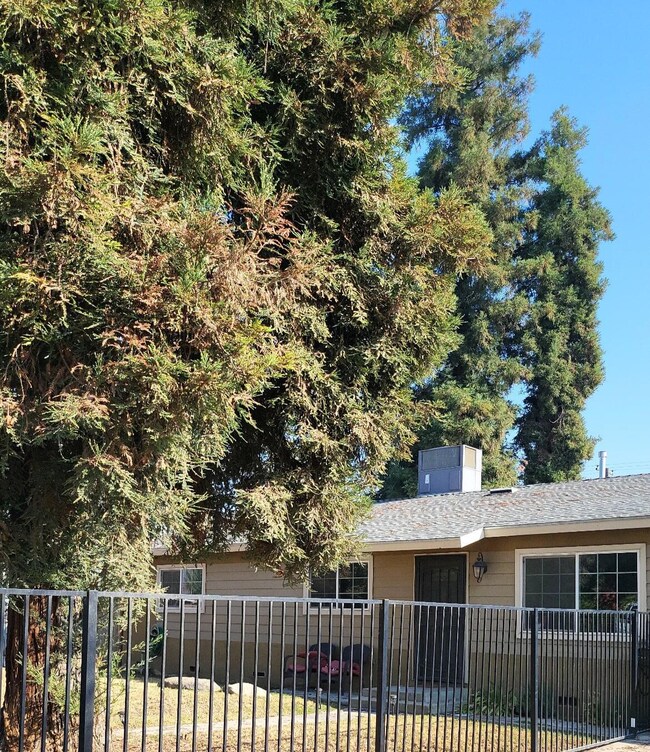 15452 Magnolia Rd, Porterville, CA 93257 - photo 2