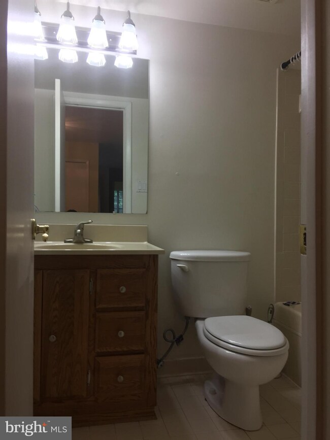 3800 Ski Lodge Dr unit 110, Burtonsville, MD 20866 - photo 6