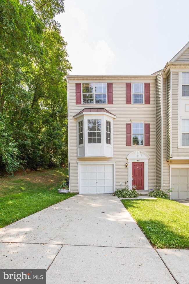7011 Yellow Amber Ct, Capitol Heights, MD 20743 - photo 3