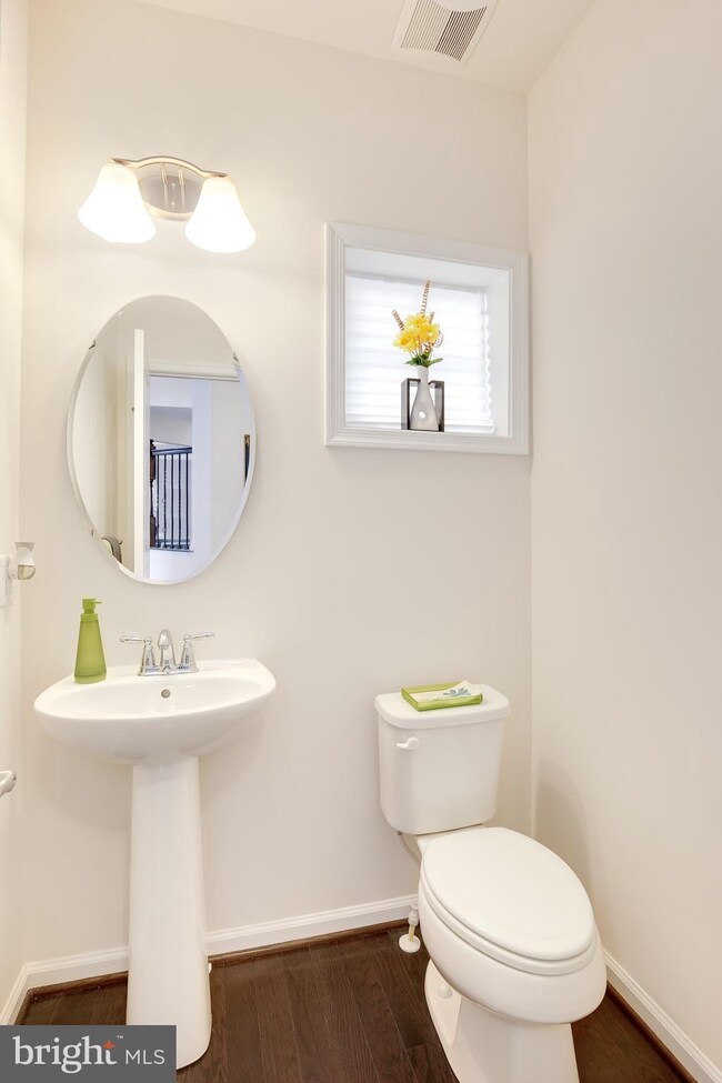 1904 Lake Forest Dr, Upper Marlboro, MD 20774 - photo 7