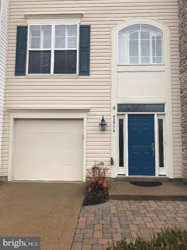 42954 Beachall St, Chantilly, VA 20152 - photo 2