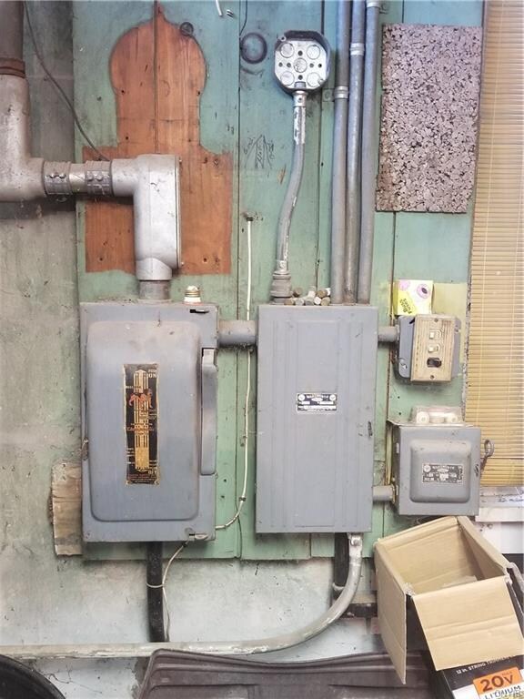 Garage has its own power...200 Volt
