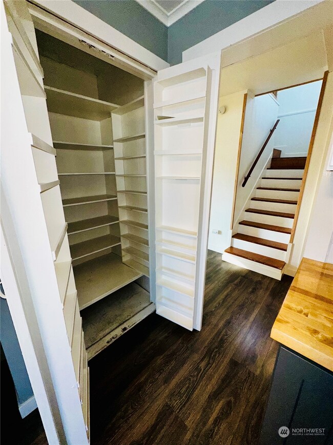 1033 3rd St, Cosmopolis, WA 98537 - photo 4