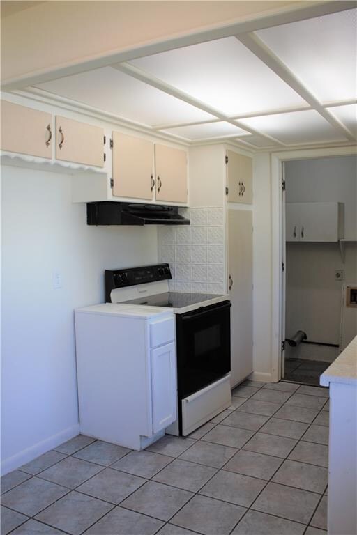 Kitchen has stove, vent hood and pantry.