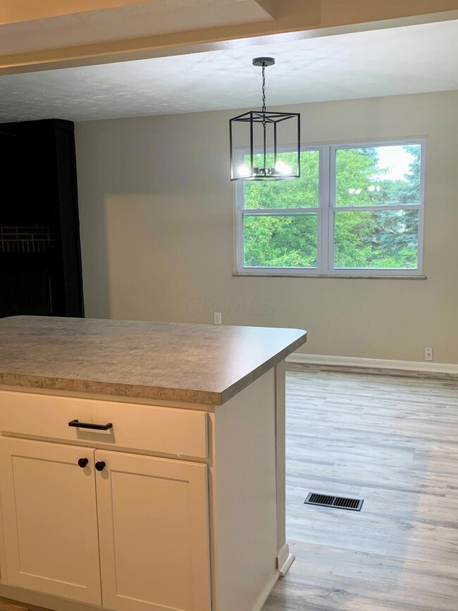 5877 - Dining Space II