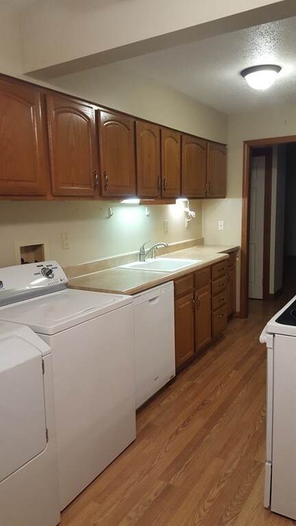 1147 James St, Chicopee, MA 01022 - photo 5