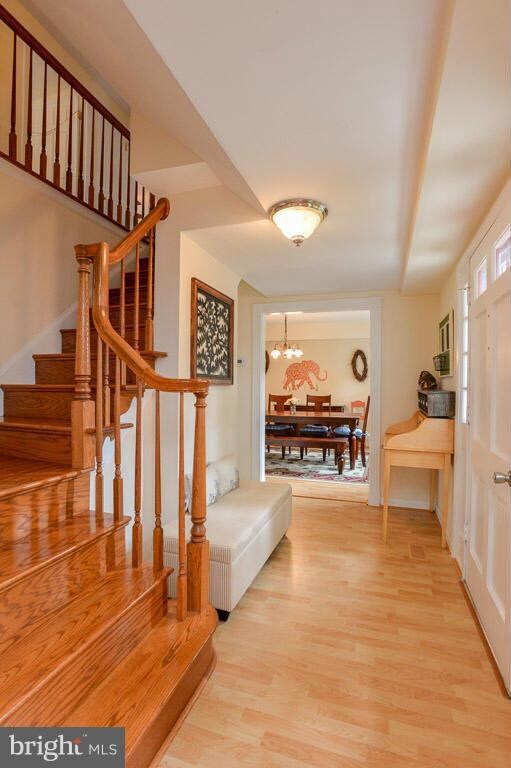 13152 Maltese Ln, Fairfax, VA 22033 - photo 2