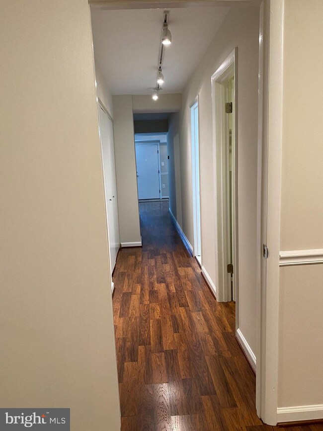 1950 Kennedy Dr unit T1, McLean, VA 22102 - photo 7