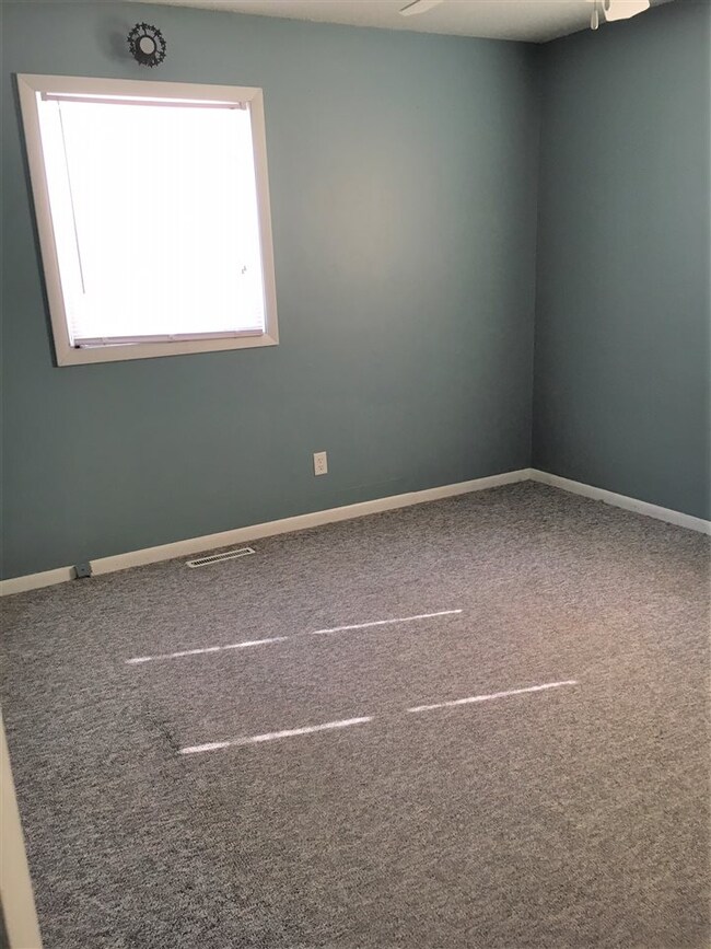 280 9th St NW, Linton, IN 47441 - photo 2