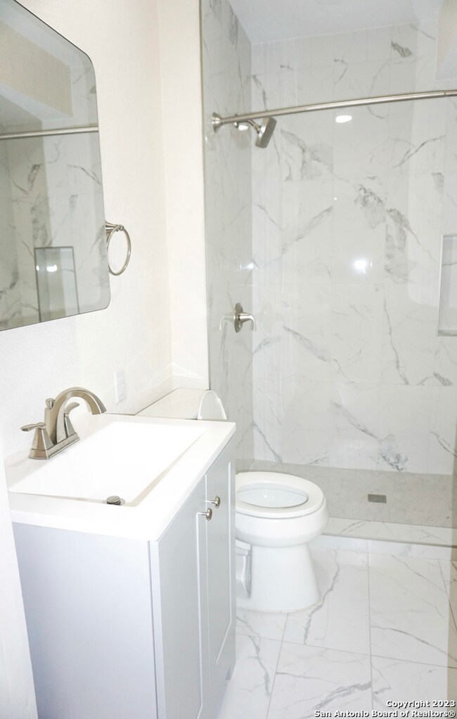 521 E Dewey Place unit 4, San Antonio, TX 78212 - photo 6