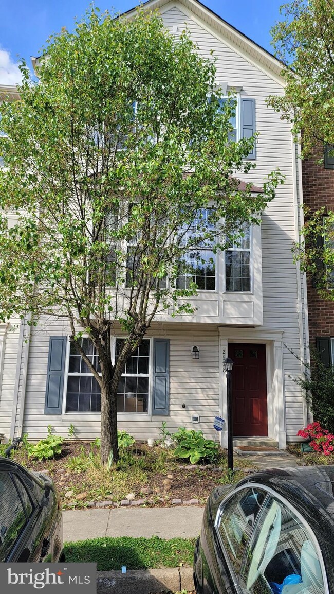 2558 Chase Wellesley Dr, Herndon, VA 20171 - photo 2