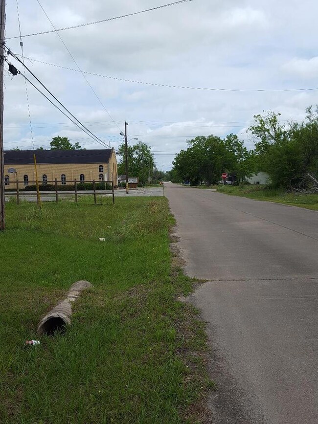 0 Ave B unit 774752, Bay City, TX 77414 - photo 4