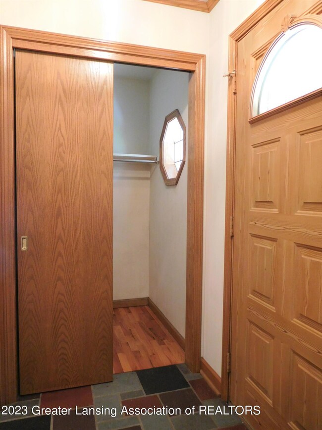 1315 Briarwood Dr, Lansing, MI 48917 - photo 5
