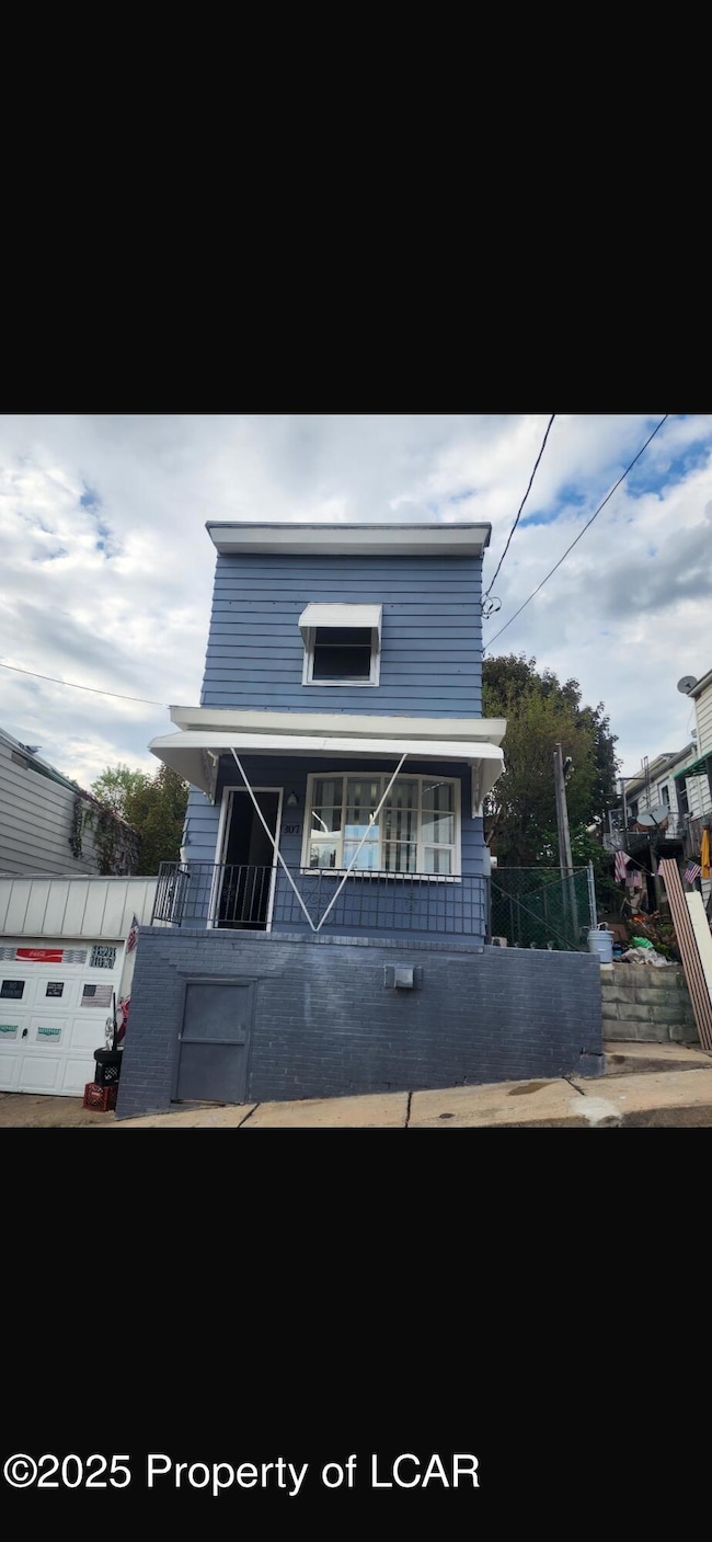 307 W Poplar St, Shenandoah, PA 17976 - photo 2