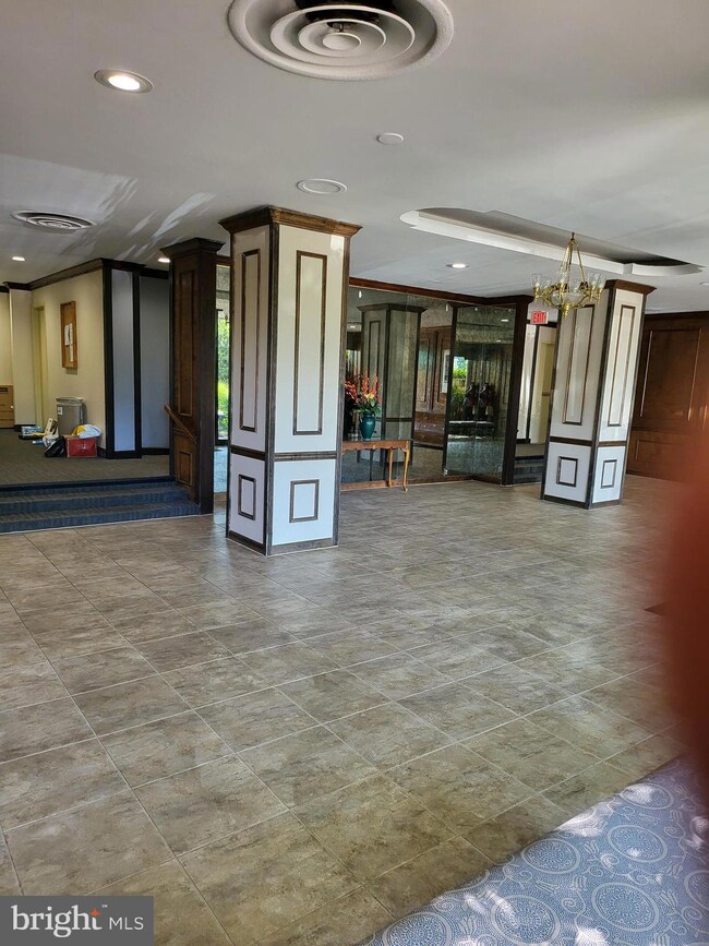 Columbia Condominiums unit 414, Arlington, VA 22204 - photo 4