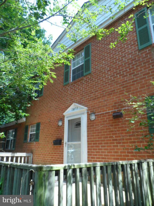 18053 Olde Port Ln, Triangle, VA 22172 - photo 2