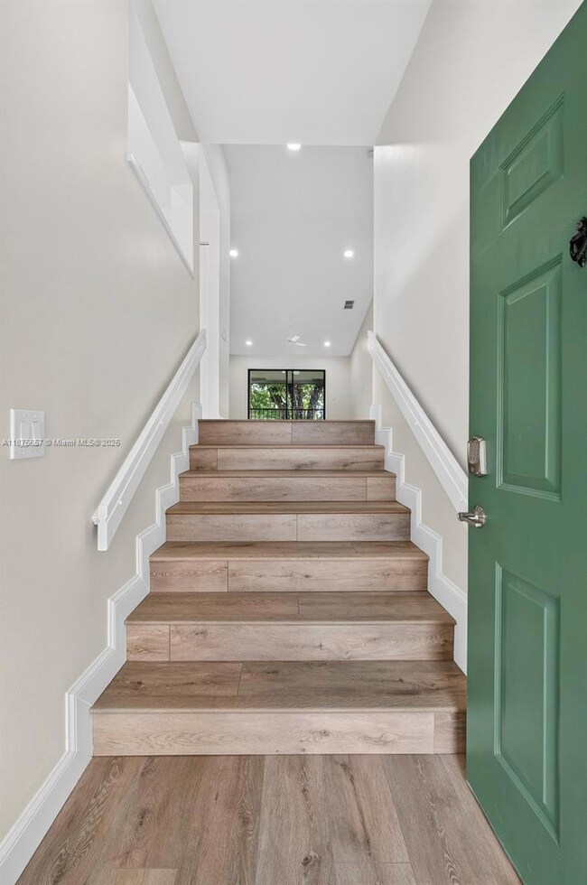 19 Lexington Ln W unit E, Palm Beach Gardens, FL 33418 - photo 3