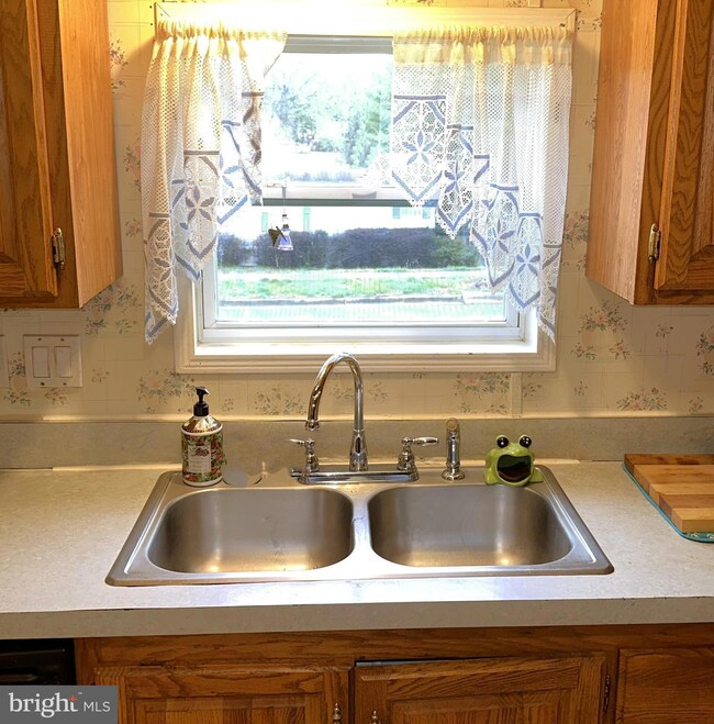 483 Keith Rd, Lothian, MD 20711 - photo 6