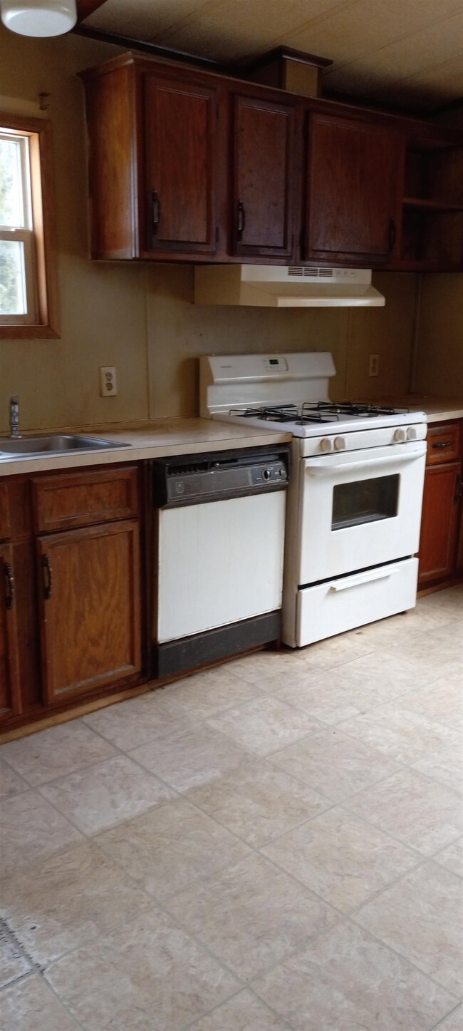 2 Oak Ct, Seabrook, NH 03874 - photo 3