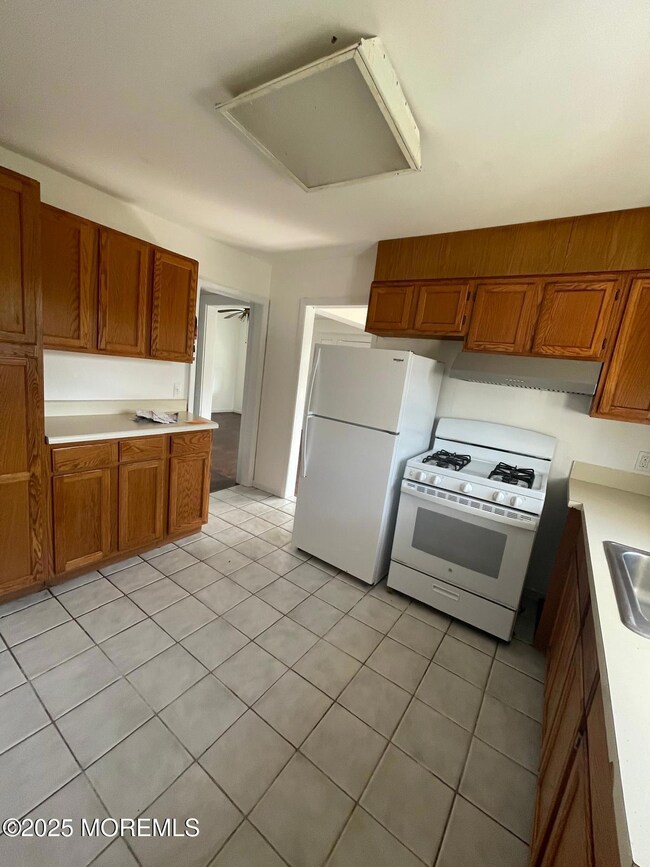 399 W Park Ave unit 1, Oakhurst, NJ 07755 - photo 4