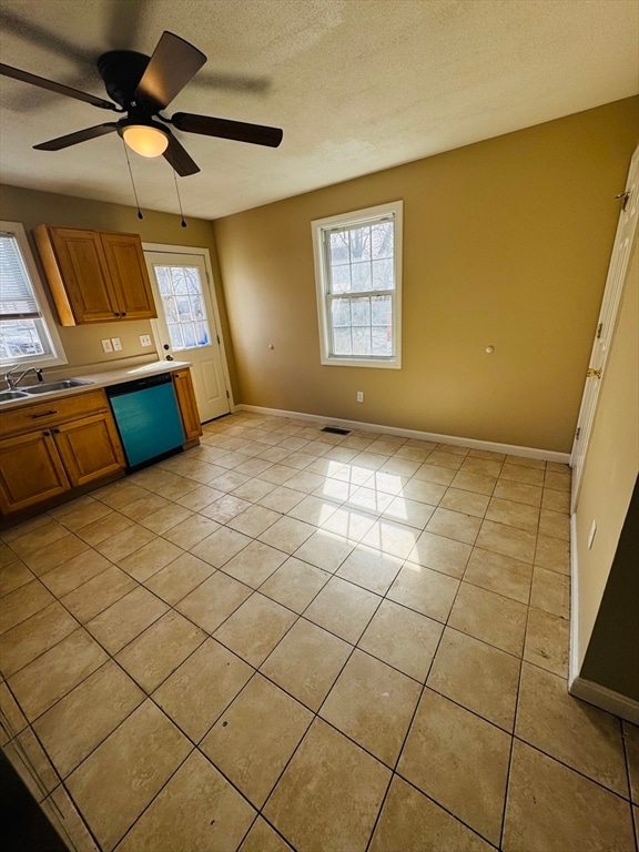 131 Moxon St unit R, Springfield, MA 01151 - photo 6