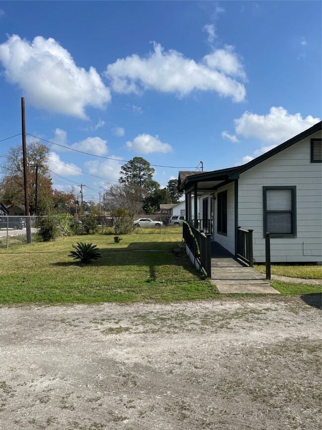 1202 Apache St, Houston, TX 77022 - photo 2