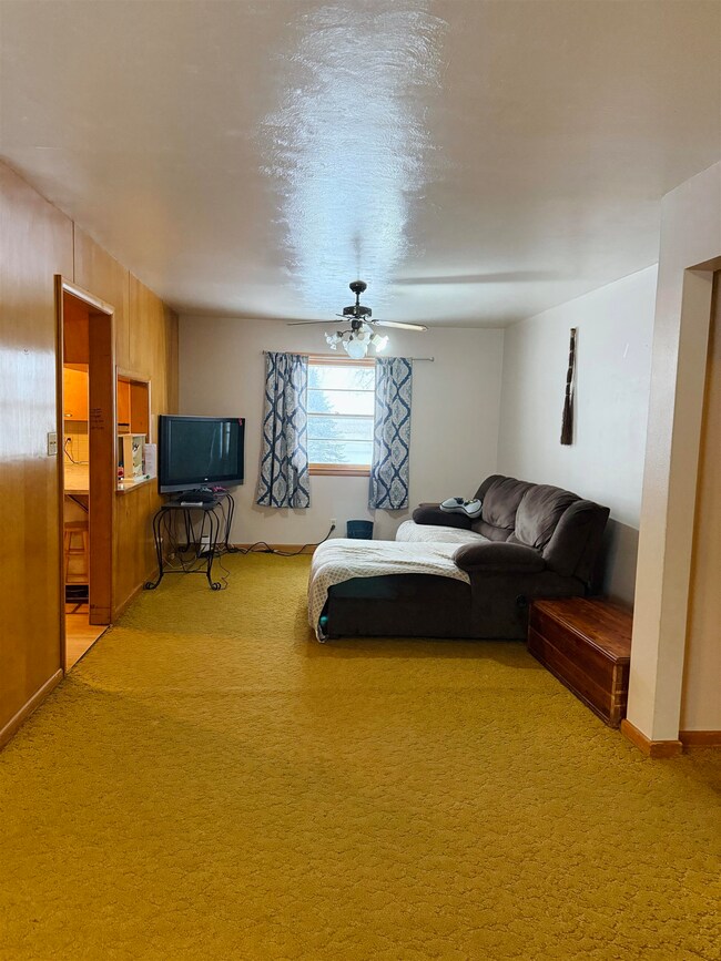 109 Jay St, Bloomfield, NE 68718 - photo 6