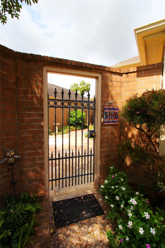 516 Towne Ct, Alvin, TX 77511 - photo 5